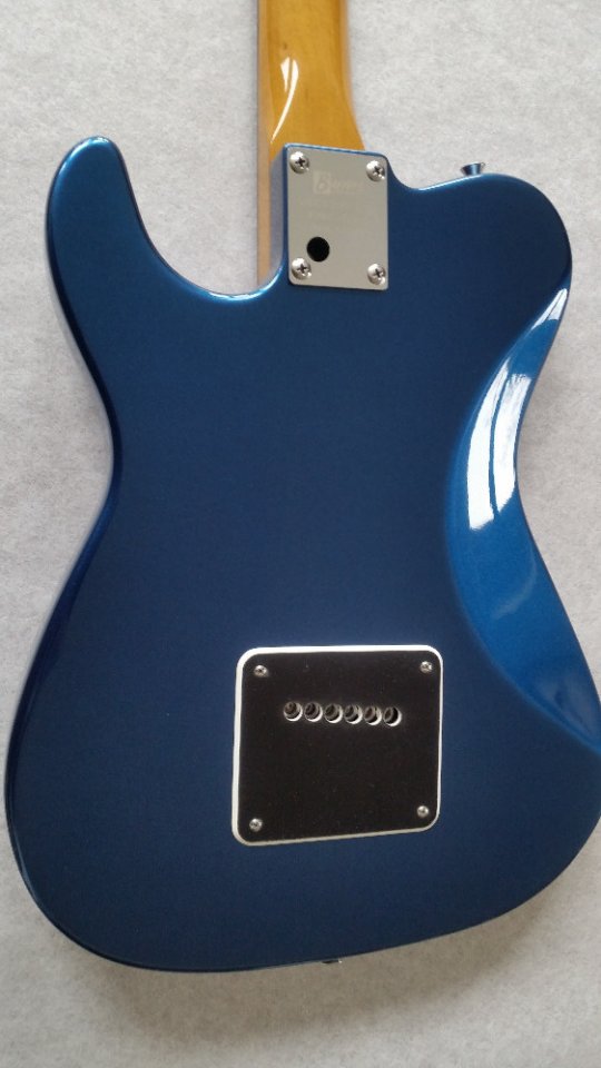 Burns Sonic Deluxe  3 Pick ups in Blue metallic or Black