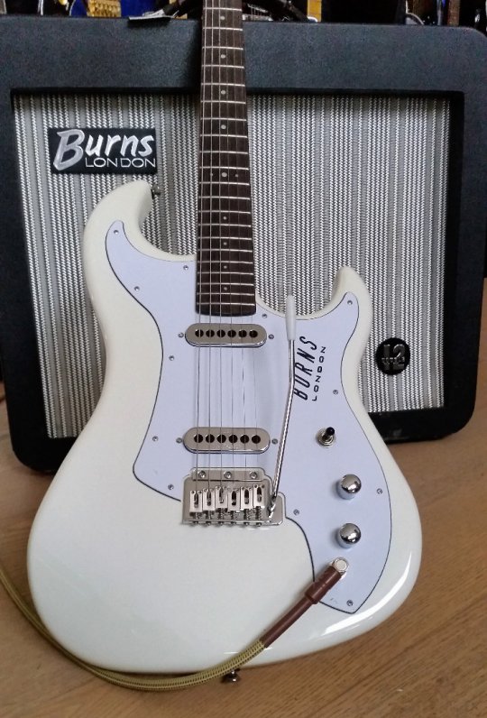 Burns  Short Scale Jazz  SSJ Wintage White