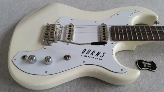 Burns  Short Scale Jazz  SSJ Wintage White