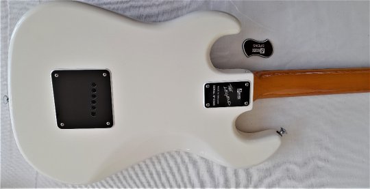 Burns Shadowss Legend White.mint cond.