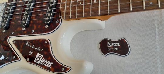 Burns Shadowss Legend White.mint cond.