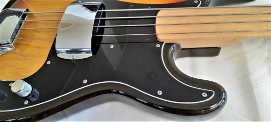 Fender P bas Sunburst Fretless As NEW 1977  RARE,  As NEW